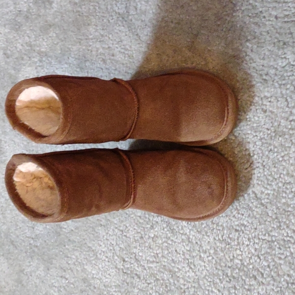 Girls. Bearpaw boots. Size 11. New No Box - Picture 2 of 4